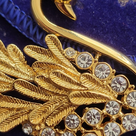 Princess House Swan Brooch - Picture 2 of 3